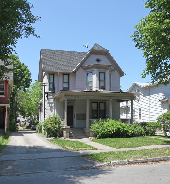 235 Meigs St in Rochester, NY - Foto de edificio - Building Photo