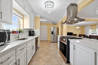 138 E Rocky Creek Rd in Houston, TX - Building Photo - Building Photo