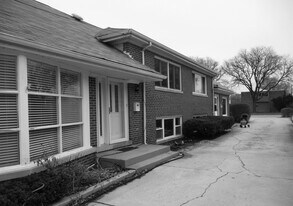 814 South La Grange Road, Unit Rear 2 in La Grange, IL - Building Photo
