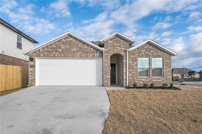 4604 W Aurora St in Fayetteville, AR - Building Photo - Building Photo