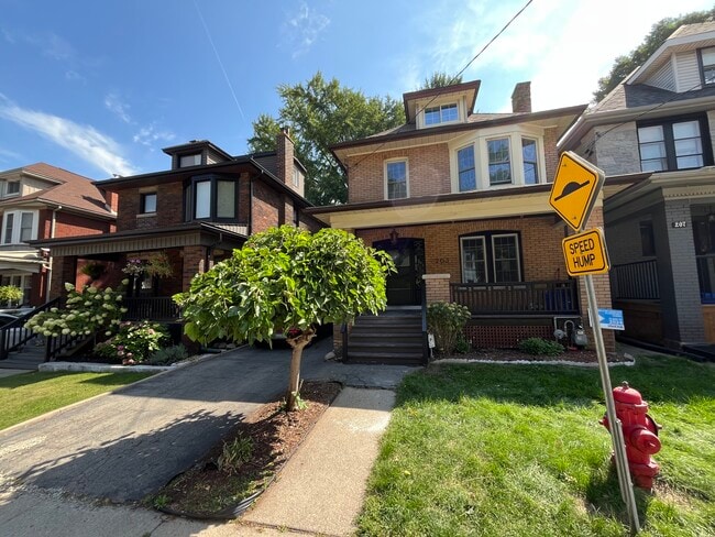 203 Fairleigh Av S in Hamilton, ON - Building Photo - Building Photo