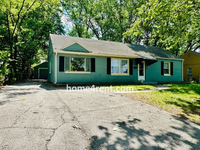 5049 Canterbury in Roeland Park, KS - Building Photo - Building Photo