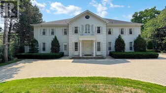 22-20 Park Ln Cir in Toronto, ON - Building Photo