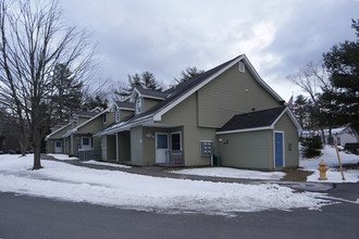 Foxwell I in Kittery, ME - Foto de edificio - Building Photo