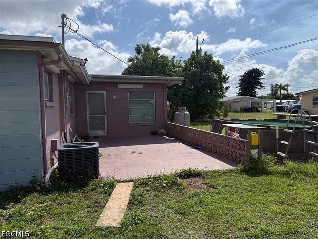 212 Davis Rd in Lehigh Acres, FL - Building Photo - Building Photo