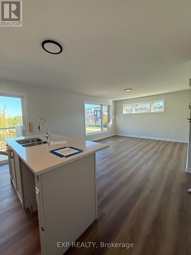 101 Glenroy Gilbert Dr in Ottawa, ON - Building Photo - Building Photo