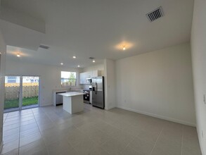 2862 SE 25th Ave in Homestead, FL - Building Photo - Building Photo