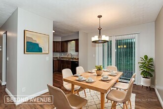 4384 Mt Alverno Rd in Cincinnati, OH - Foto de edificio - Building Photo