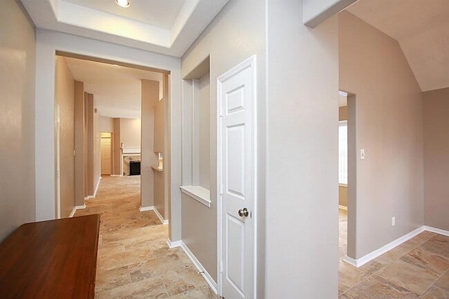 155 Avonlea Ct in Spring, TX - Foto de edificio - Building Photo