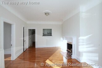 891 Massachusetts Ave in Cambridge, MA - Foto de edificio - Building Photo