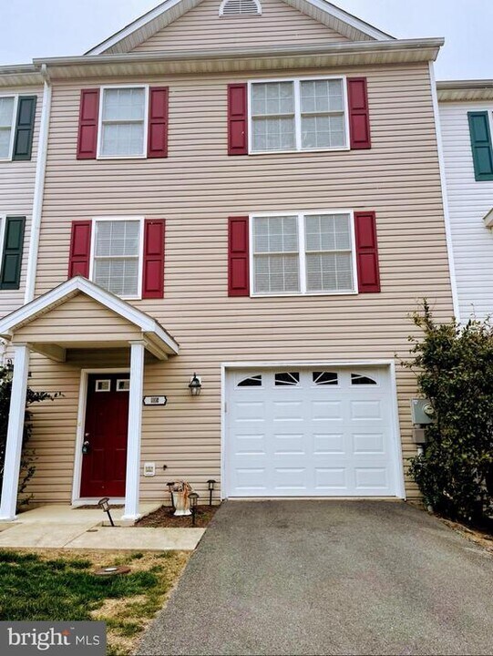 105 Windmill Ln in Winchester, VA - Building Photo