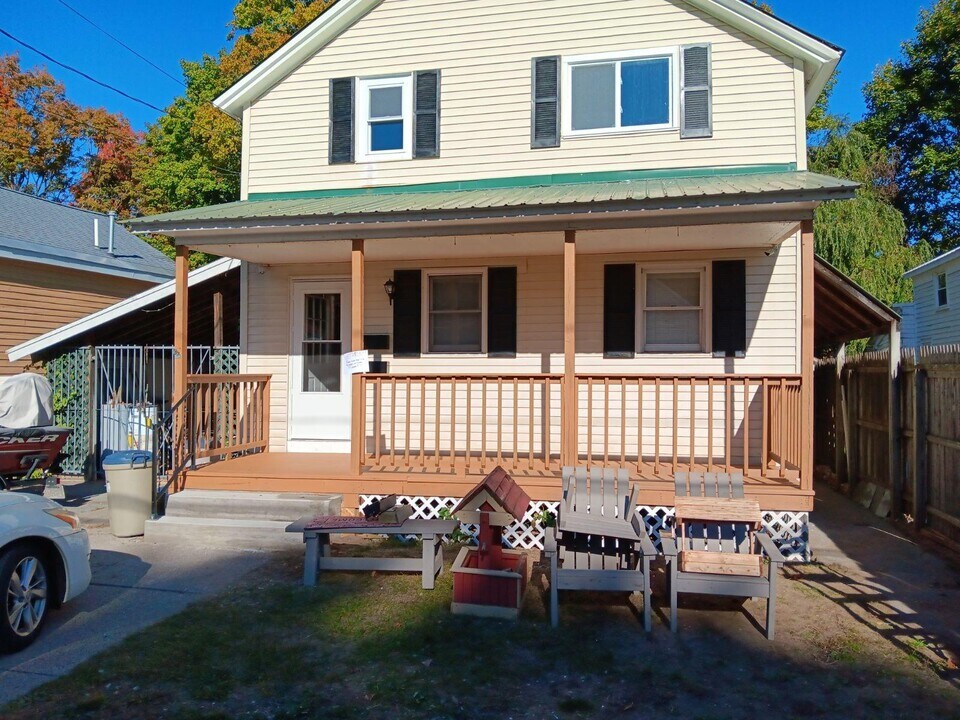 43 Spring St in South Glens Falls, NY - Foto de edificio