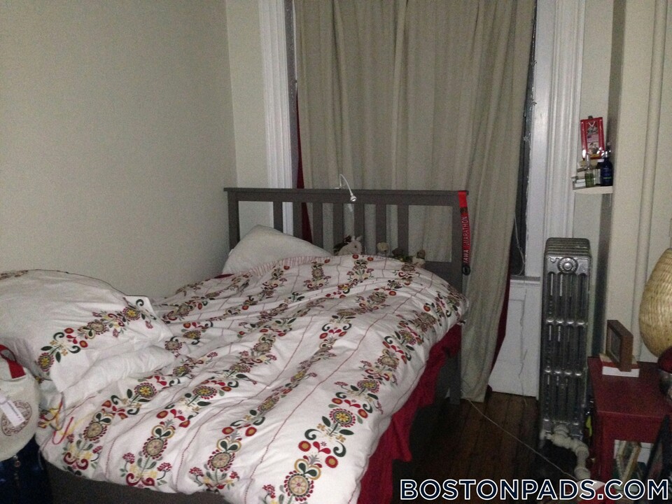 869 Beacon St in Boston, MA - Building Photo