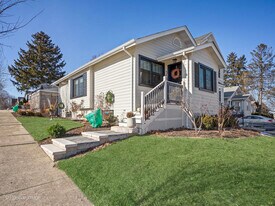 318 Bluff Ave in La Grange, IL - Building Photo