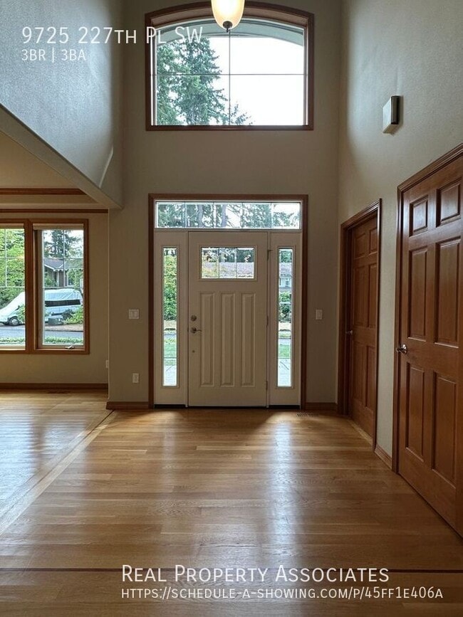 9725 227th Pl SW in Edmonds, WA - Building Photo - Building Photo