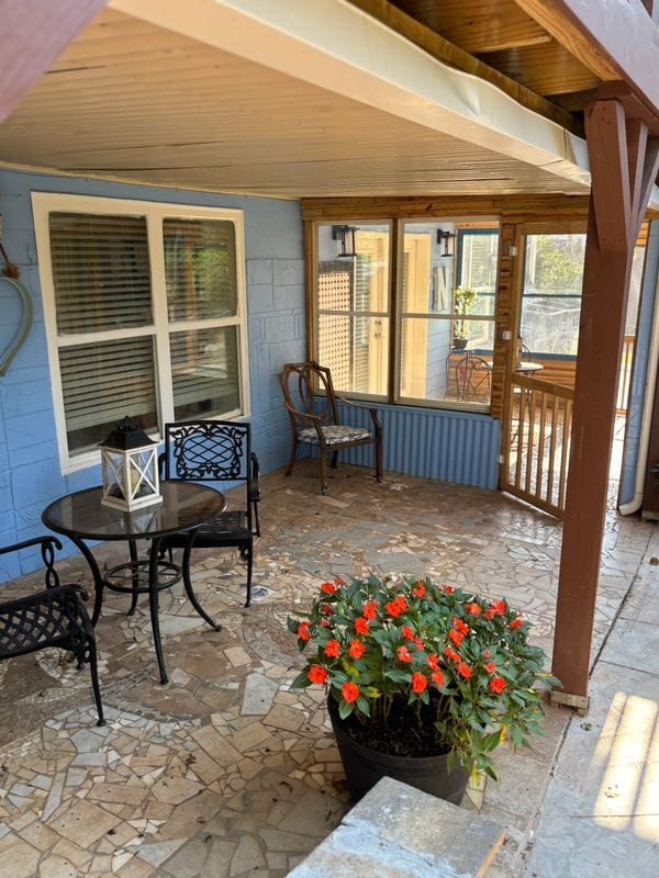 property at 811 Pleasure Ives Ct NE