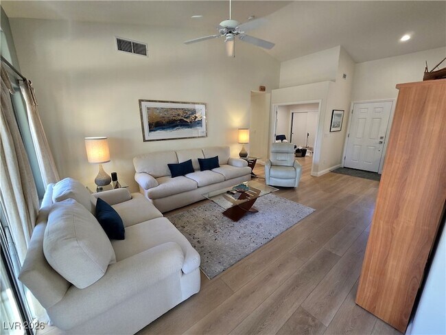 10105 Hunter Springs Dr in Las Vegas, NV - Building Photo - Building Photo