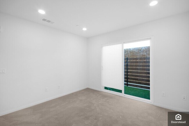 14404 Kiwi Ln, Unit 4 in Gardena, CA - Foto de edificio - Building Photo