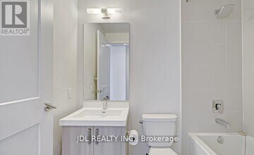 7895 Jane St in Vaughan, ON - Building Photo - Building Photo