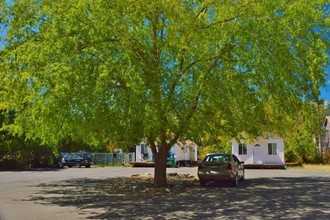 1864 Cascade Blvd in Shasta Lake, CA - Building Photo - Building Photo