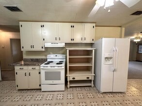 8101 4th St in Laurel Hill, FL - Building Photo - Building Photo