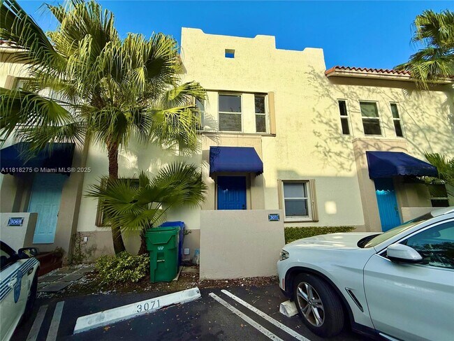 3071 Center St in Miami, FL - Building Photo - Building Photo