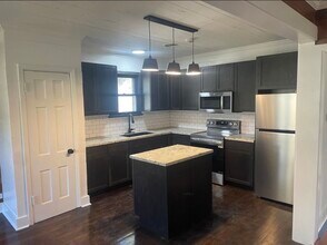 321 S Arcola St in Angleton, TX - Building Photo - Building Photo