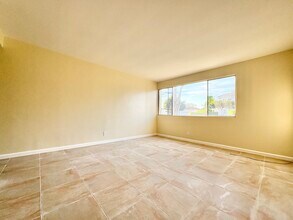 135 N Hillcrest Blvd in Inglewood, CA - Building Photo - Building Photo