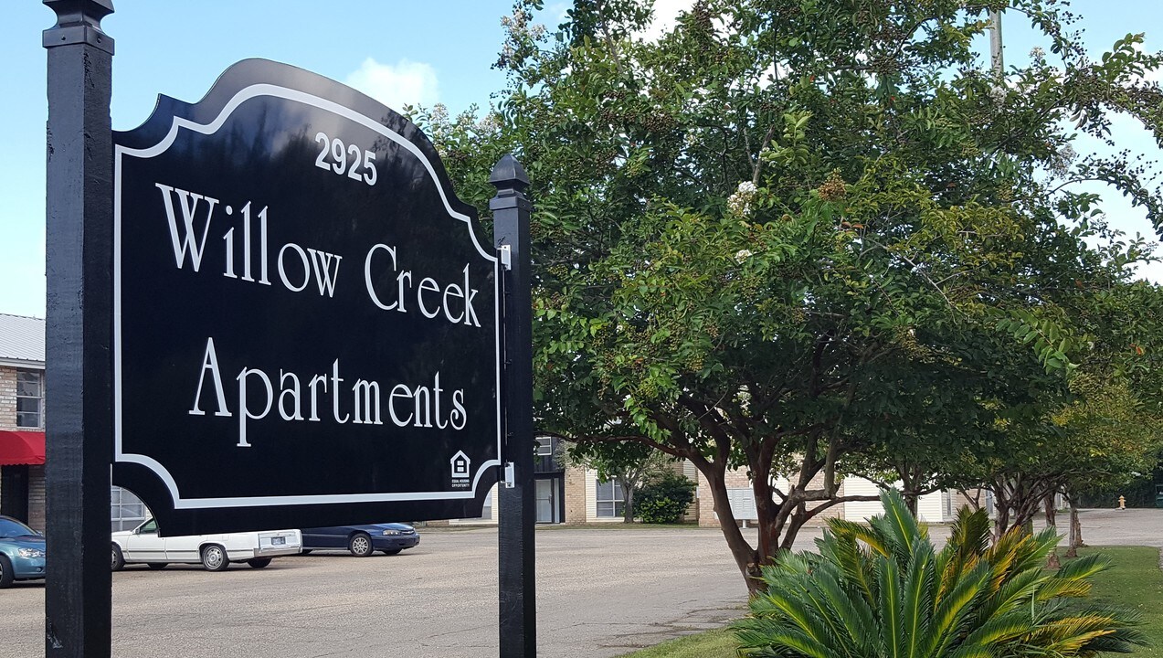 Willow Creek MS in Pascagoula, MS - Foto de edificio