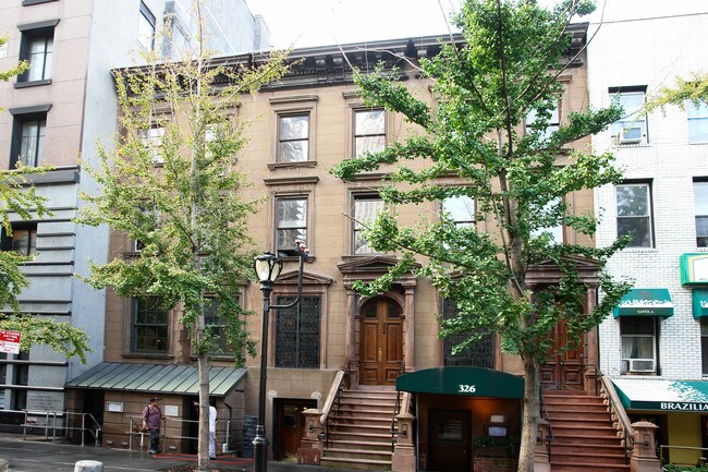 324-326 W 46th St in New York, NY - Building Photo - Building Photo