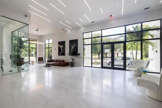 18300 SW 98th Ave in Palmetto Bay, FL - Building Photo - Building Photo