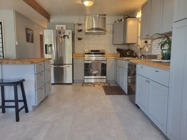 property at 1061 Pookela Rd
