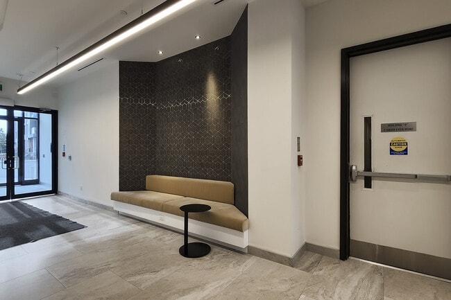 2 David Eyer Rd in Richmond Hill, ON - Building Photo - Building Photo