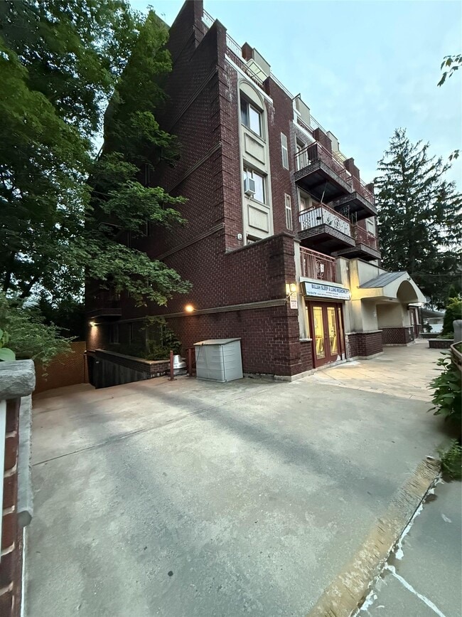 170-12 Highland Ave in Queens, NY - Building Photo - Building Photo