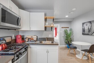 1002 W Fayette St in Baltimore, MD - Building Photo - Building Photo