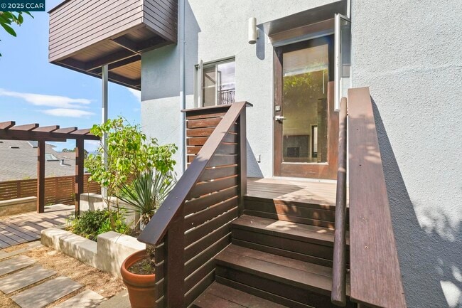 property at 32 Kenilworth Dr
