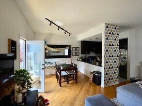 2529 N Marshfield Ave, Unit 2 in Chicago, IL - Building Photo - Building Photo