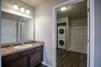 Creekside at Osgood Apartments in Fargo, ND - Building Photo - Building Photo