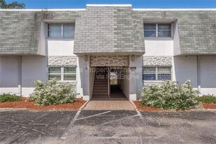 3421 Tricon Ln in Holiday, FL - Building Photo