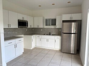 2916 NW 51st St in Miami, FL - Building Photo - Building Photo