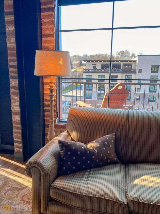 550 E Main St in Blue Ridge, GA - Foto de edificio - Building Photo