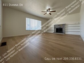 811 Dianna Dr in Lodi, CA - Foto de edificio - Building Photo