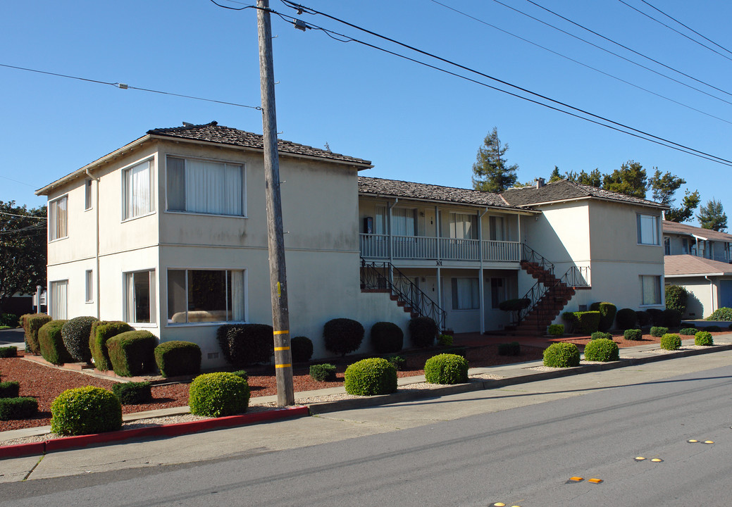 301 Rollins Rd in Burlingame, CA - Building Photo