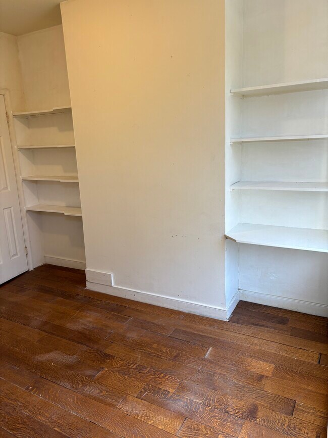 property at 1326 W Pratt St