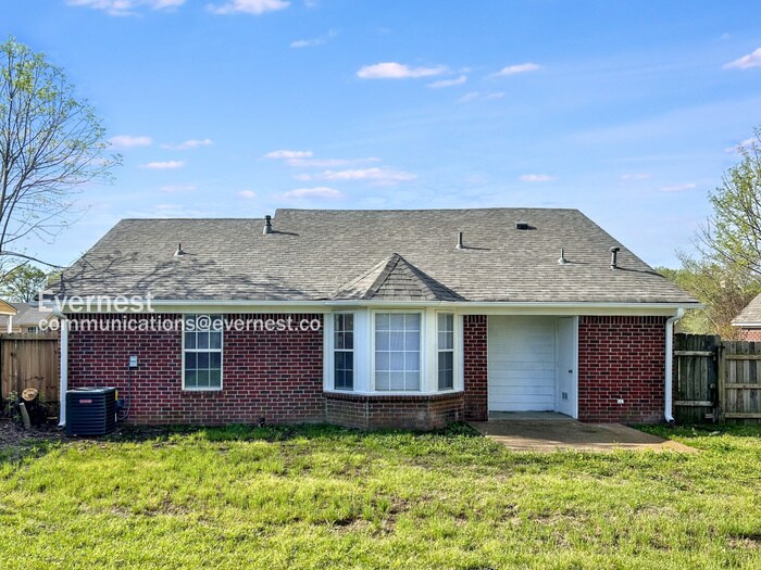 2604 Bristol Cove in Horn Lake, MS - Building Photo