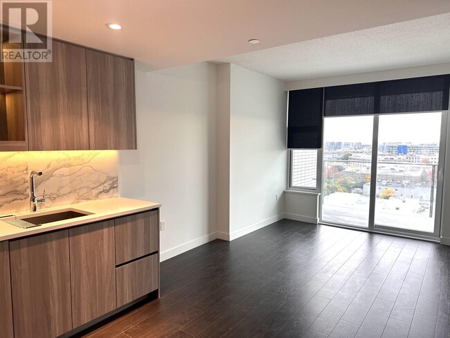 8611-8611 Hazelbridge Wy in Richmond, BC - Building Photo - Building Photo