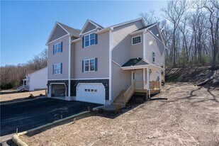 27 Woodside Dr in Tolland, CT - Building Photo