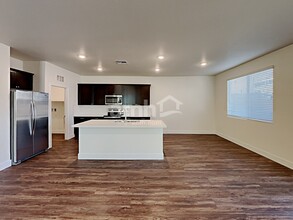 2010 Tuch Wy in North Las Vegas, NV - Building Photo - Building Photo