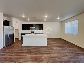 2114 Reaves Wy in North Las Vegas, NV - Building Photo - Building Photo