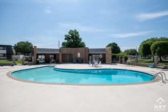 Pheasant Run Apartments in Wichita, KS - Foto de edificio - Building Photo